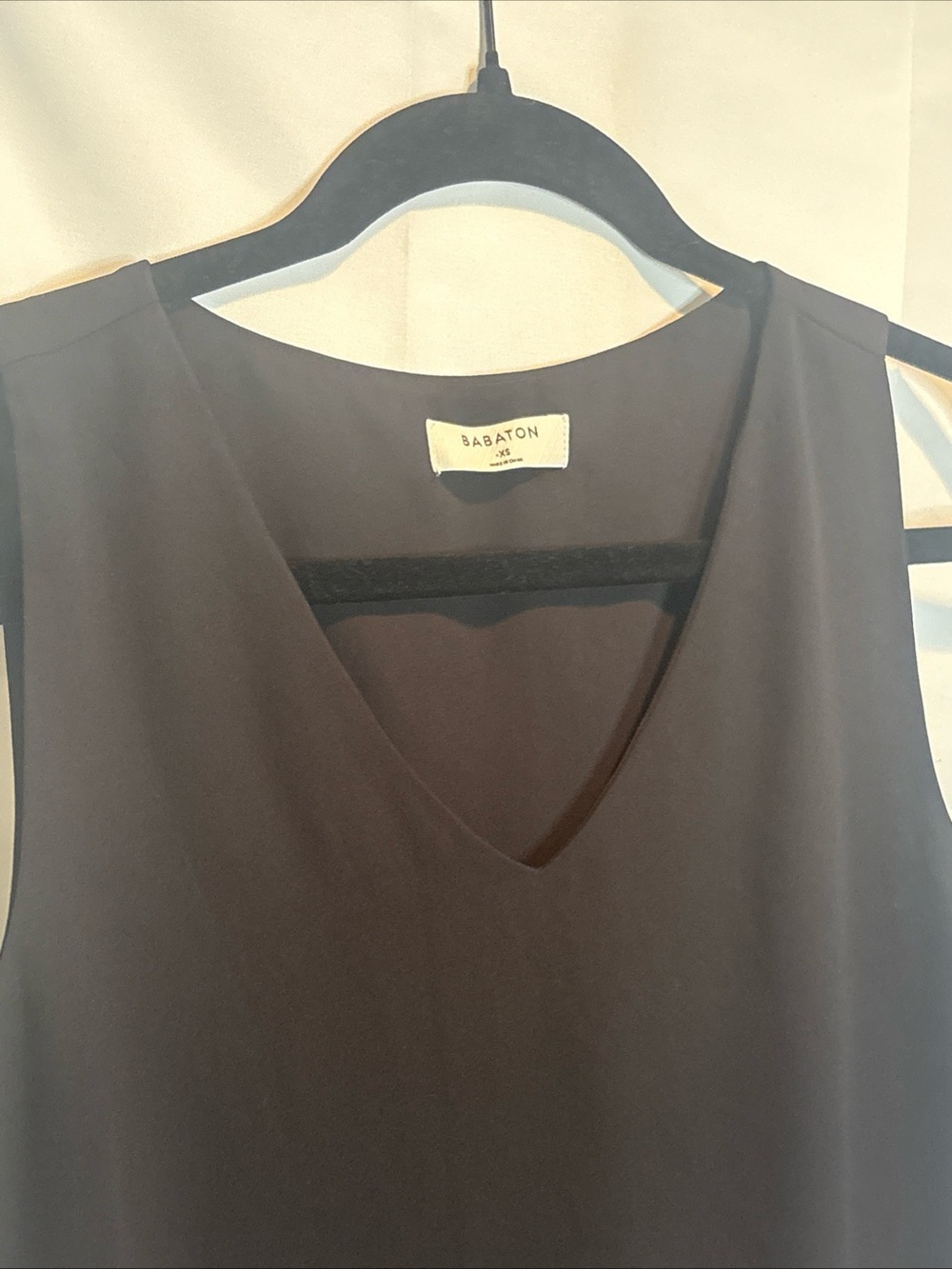 Babaton Black V-Neck Sleeveless Shell Top - Picture 2 of 8